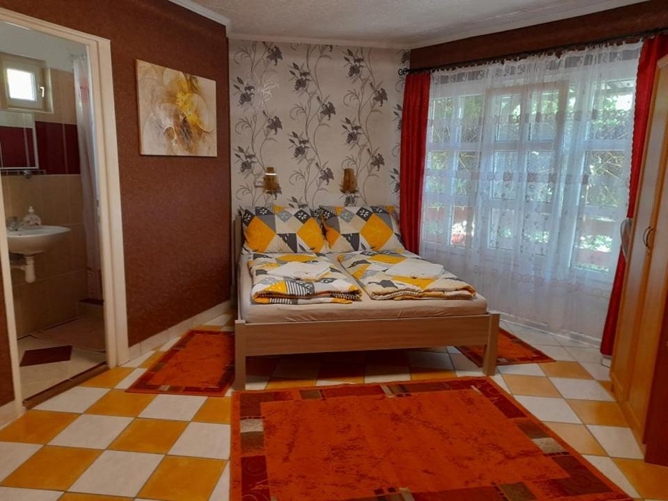 Gyoengyvirag Apartment Romhány Exterior foto