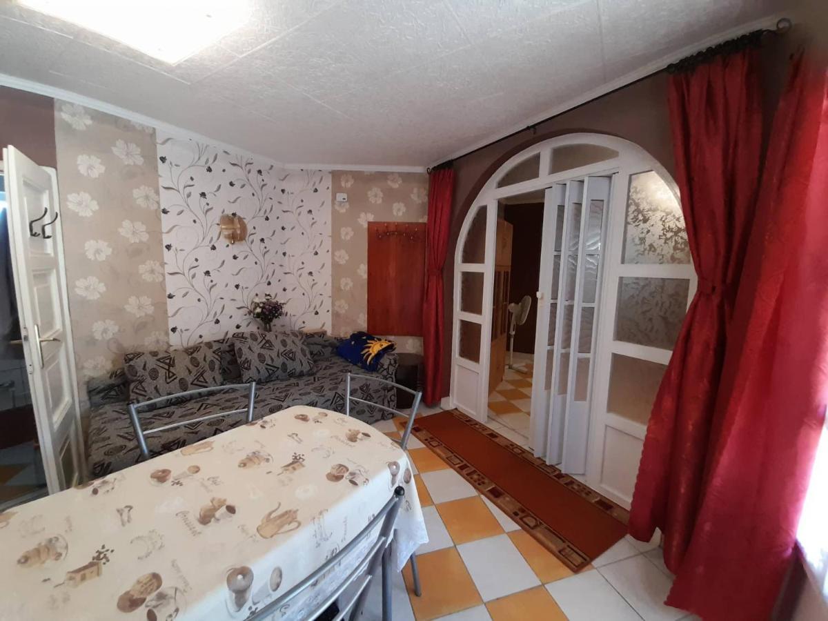 Gyoengyvirag Apartment Romhány Exterior foto