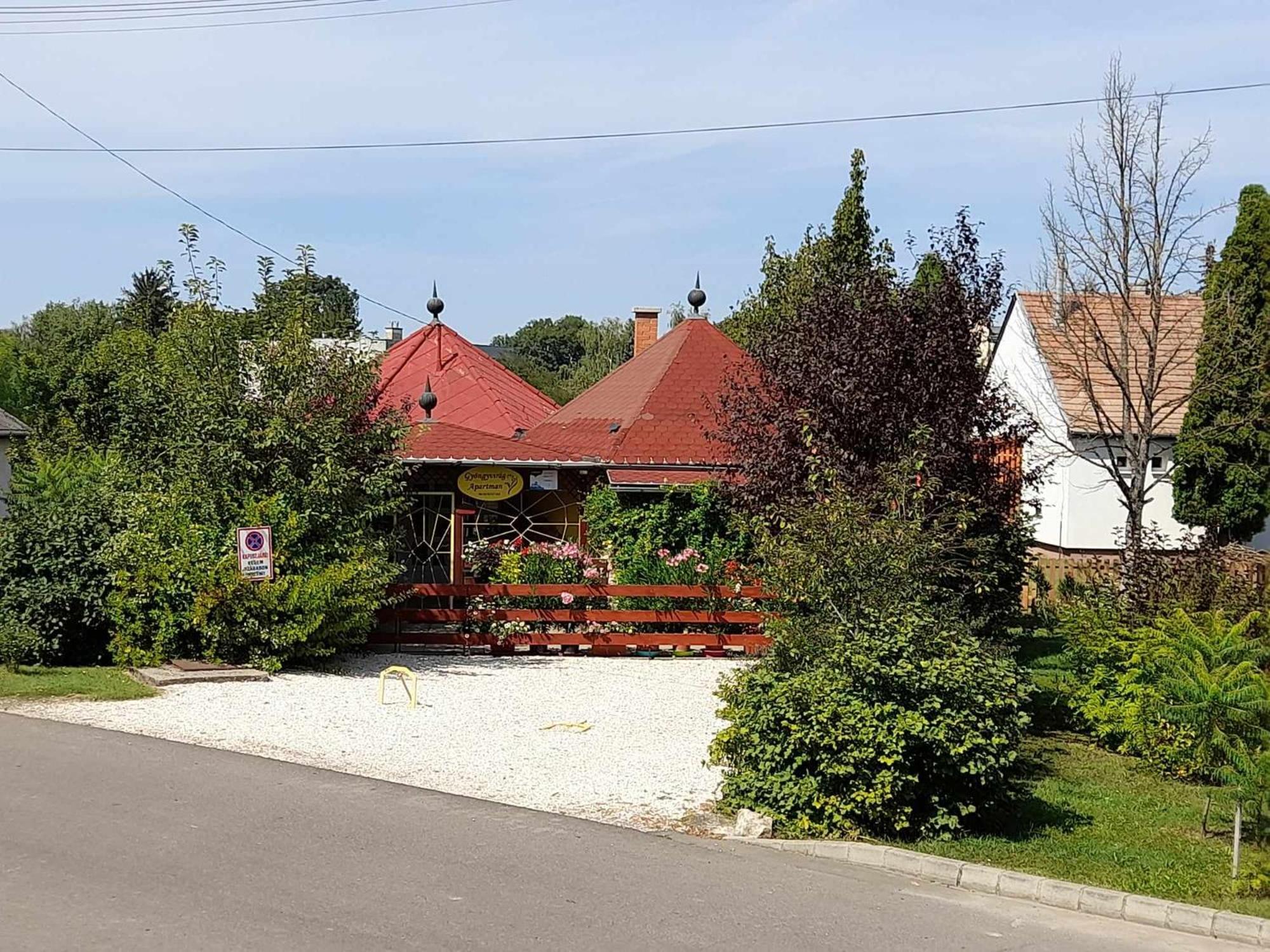 Gyoengyvirag Apartment Romhány Exterior foto