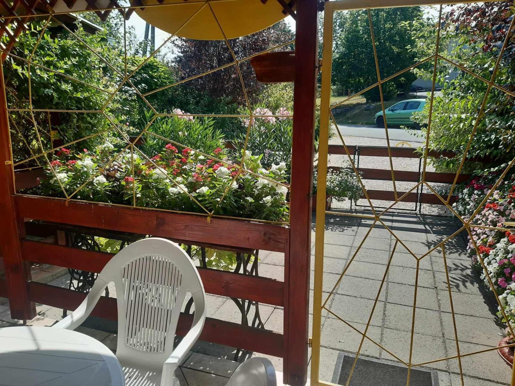 Gyoengyvirag Apartment Romhány Exterior foto
